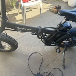 Electric Bike. Good Tires, Not Working Come With One Key. 🔑 With Charger.