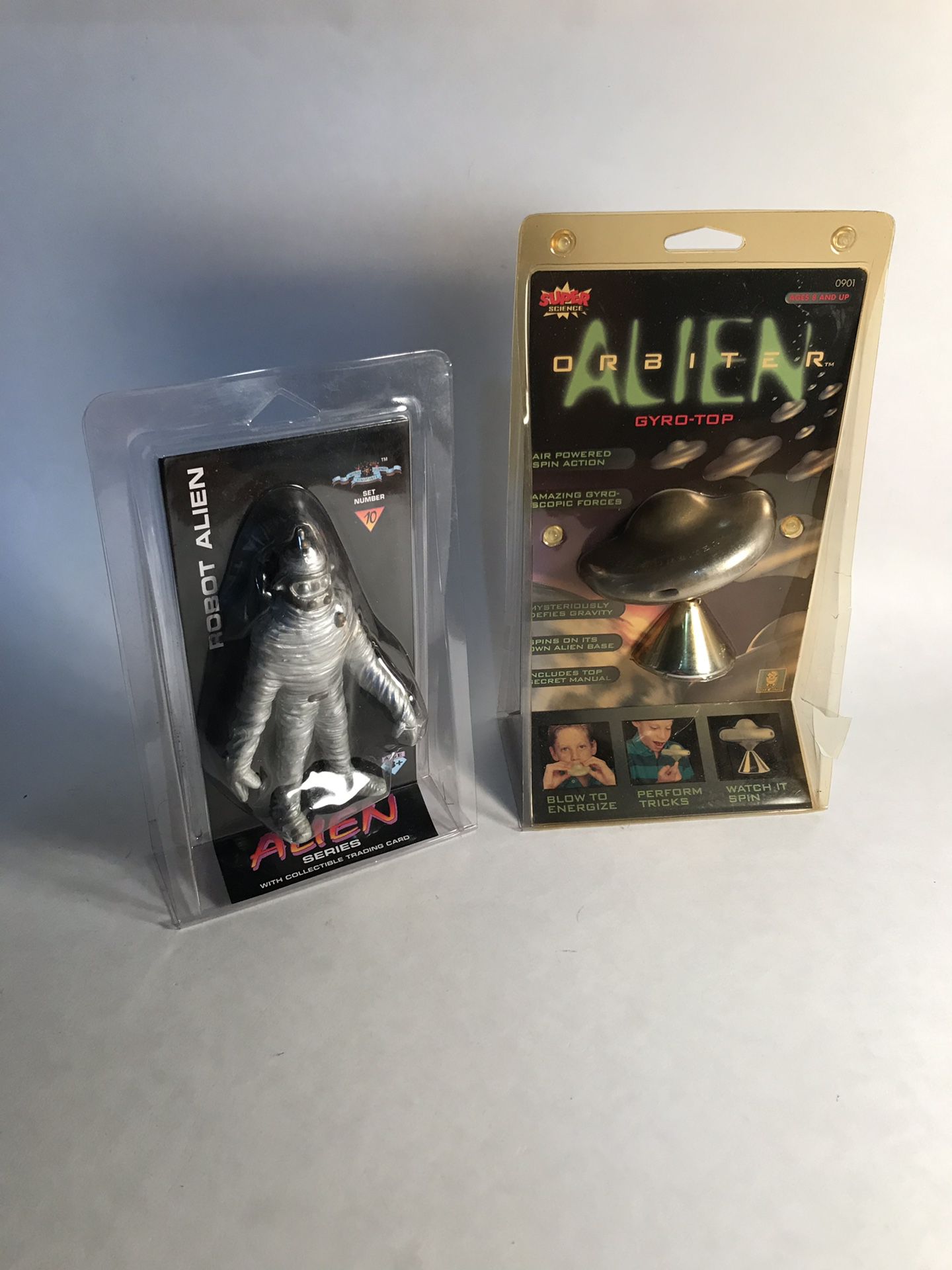 Alien toy Lot- Robot Alien & Gyro-Top