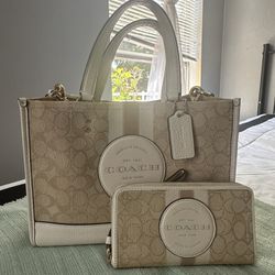 Coach purse and wallet set