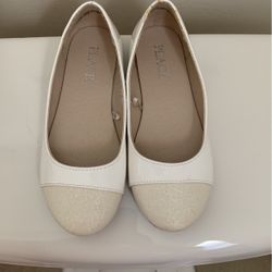 White Flat Size 12 Children’s Place Hablo español