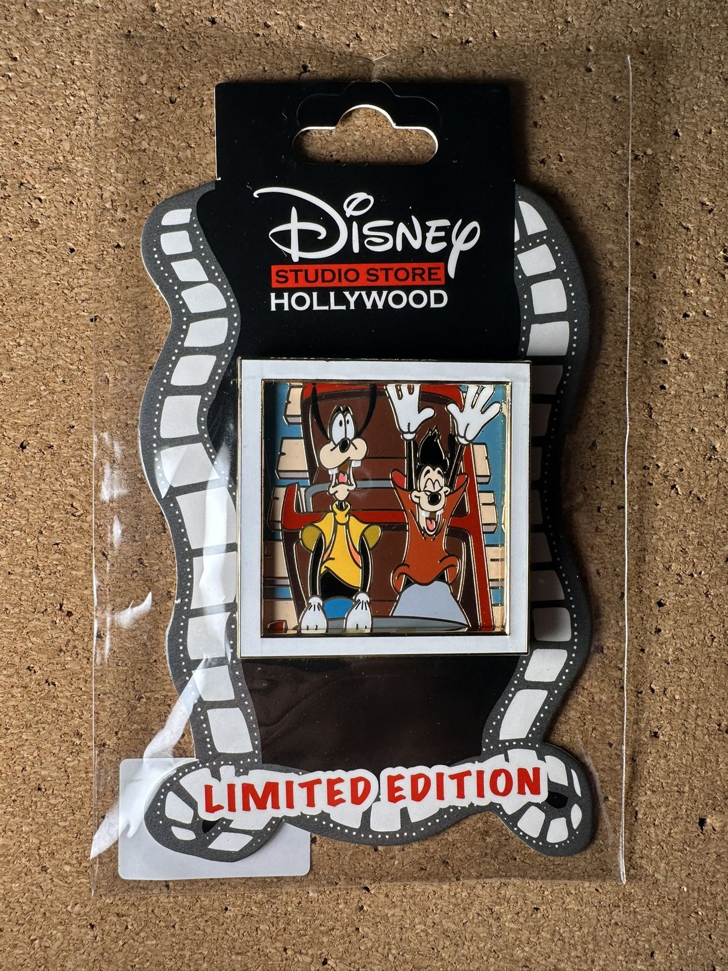 Disney DSSH Goofy's Family Vacation Goofy and Max Rollercoaster LE 400 Pin