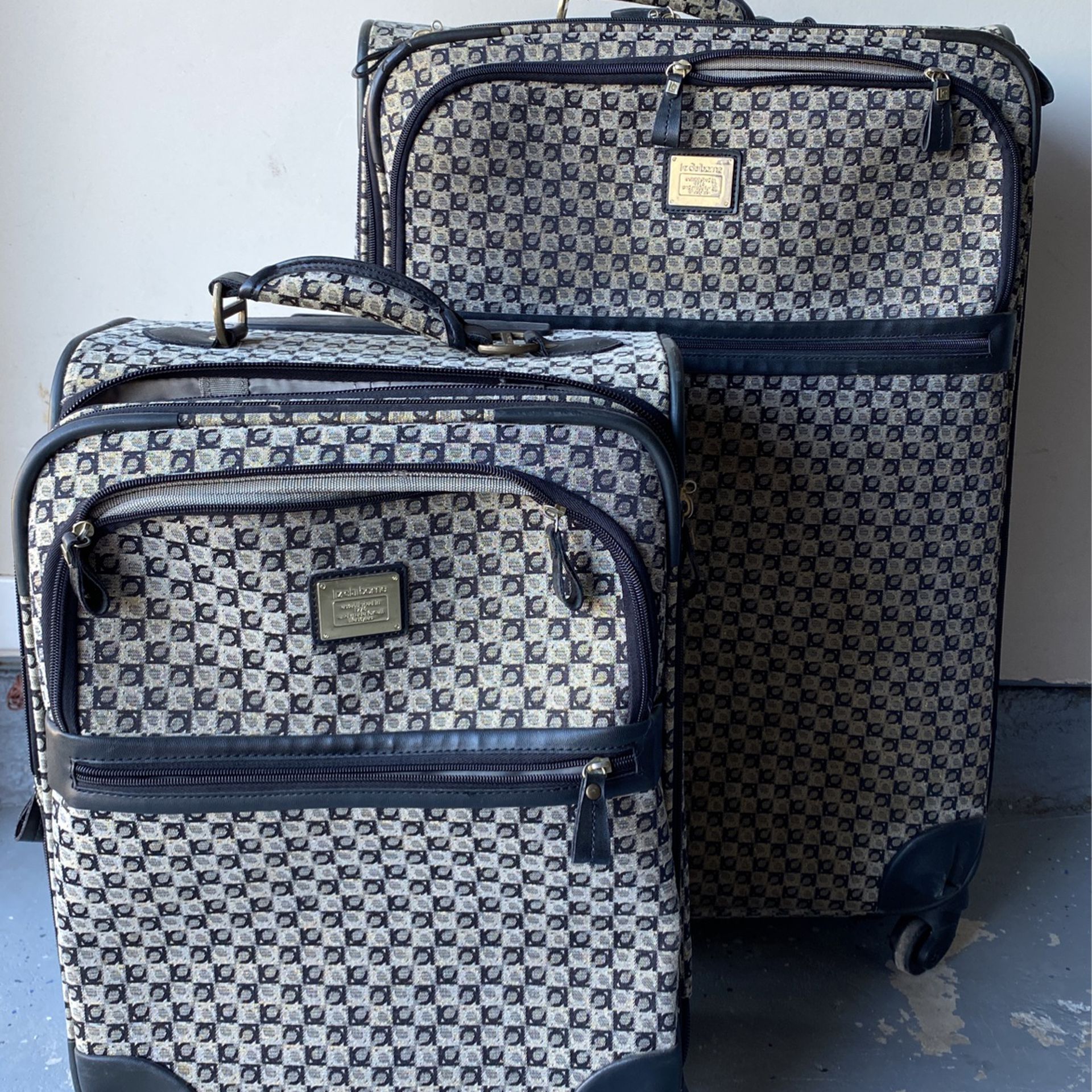 Liz Claiborne Luggage Set for Sale in Manvel, TX - OfferUp