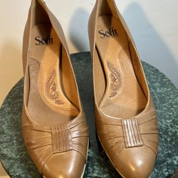 Women's. stylish shoes. Size 8. $40.