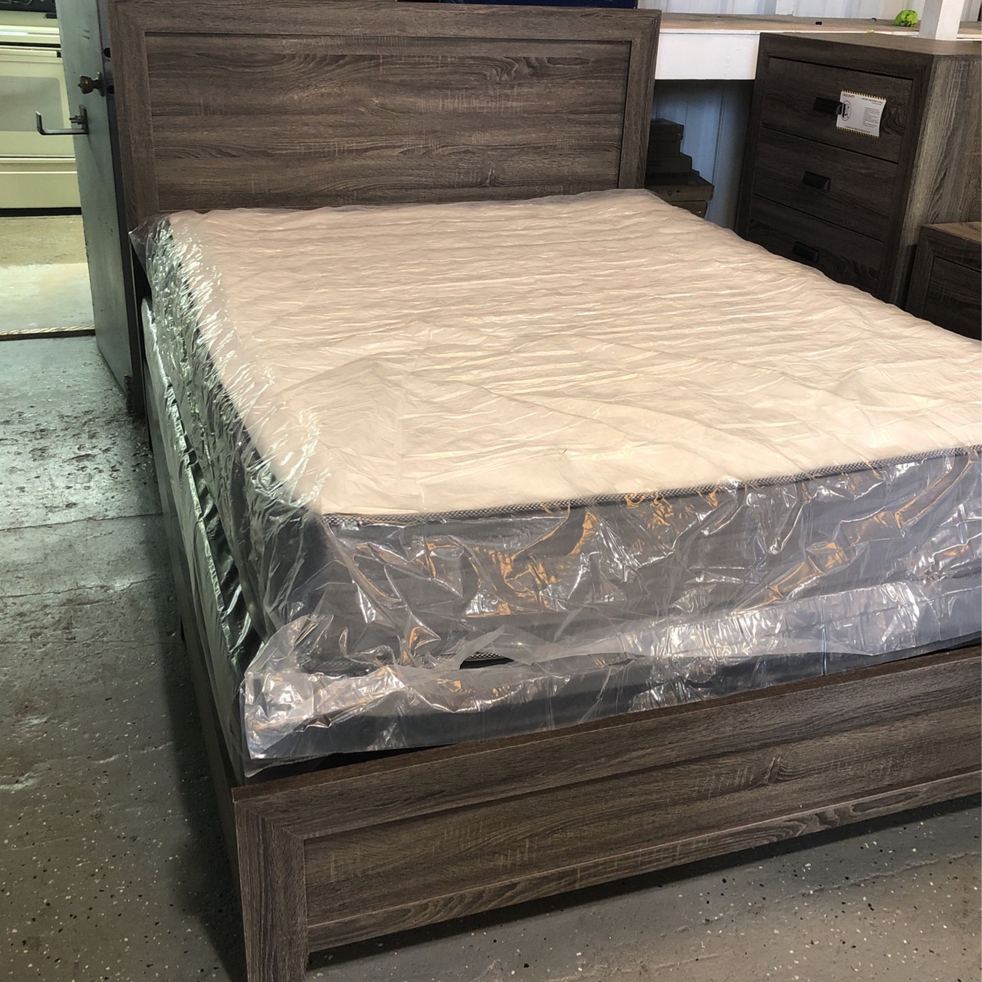 5 Piece Bedroom Set MUST GO