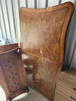 Formal Dining table No Chairs 