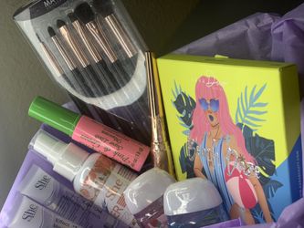 Makeup’s bundle
