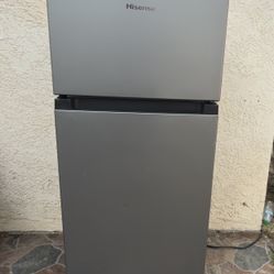 Like new Hisense mini Fridge with freezer (costco)