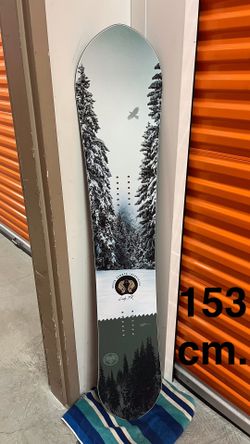  153 cm. NEW Never Summer Lady FR women’s freeride snowboard