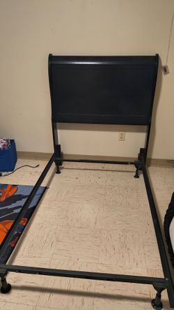 Twin size headboard/ bedframe