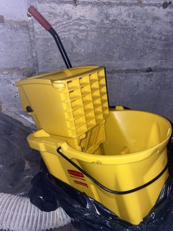 Rubbermaid Bucket 
