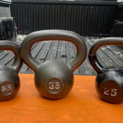 SET OF KETTLEBELLS :  (TWO)  25s  & SINGLE  35 = $120   •  60s 30s 20s 15s 10s  Are Also Available 