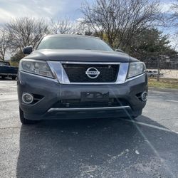 Nissan Pathfinder Grey 
