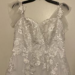 Beautiful Size 6 Wedding Dress