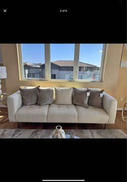 Complete living room set less than six months old