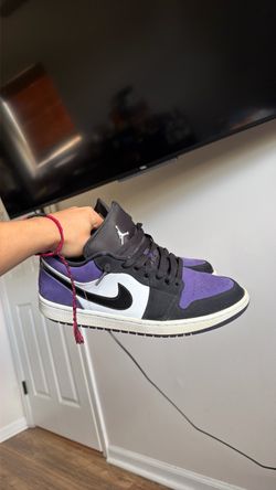 Worn court purple low Jordan 1’s