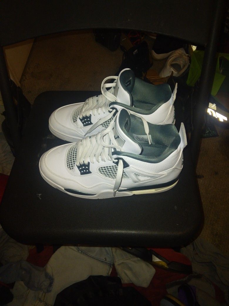 Jordan 4s