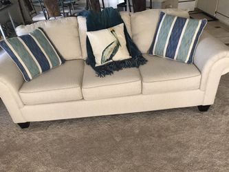 BEAUTIFUL SOFA !NEW PRICE !!! ALL OFFERS WILL BE CONSIDERED!