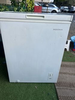 Insignia Chest Freezer