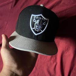 Snap back Raiders Hat