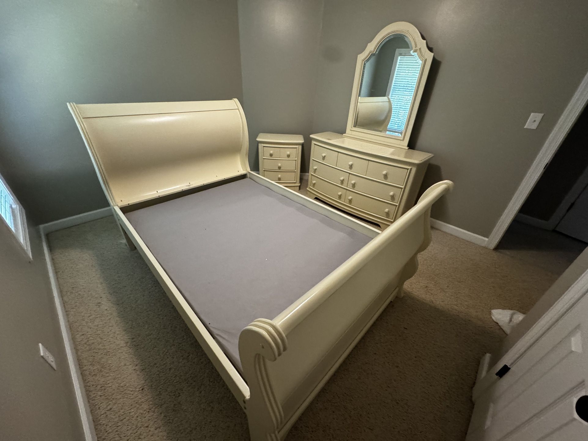 Kids full/double sleigh bed bedroom set - white w/trundle