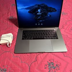 MacBook Pro 2017 15” Inch