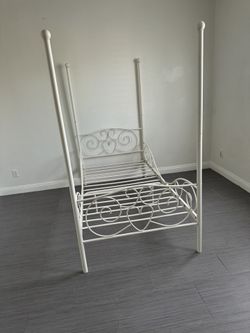 Canopy Bedframe