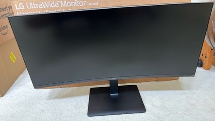 LG UltraWide curved monitor - 34”