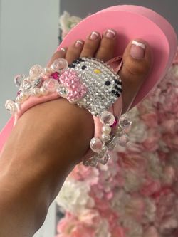 HELLO KITTY SANDALS
