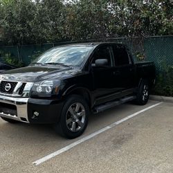 2015 Nissan Titan SV Crew Cab