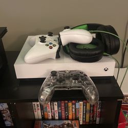 Xbox one three controllers and headset one wired 10 Games