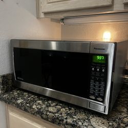 Microwave - Clean And Perfect Working Order 
