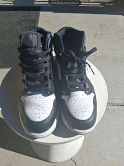 Nike Air Jordan 1 Mid High-Top Sneakers