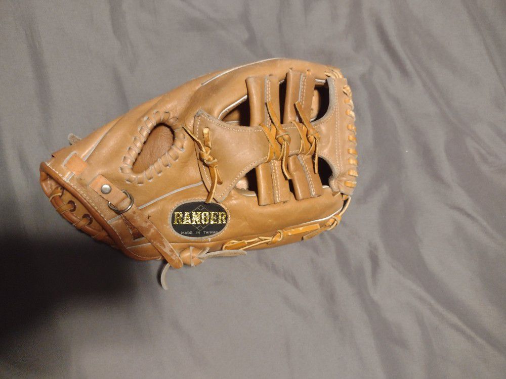 Ranger T376F Softball Glove