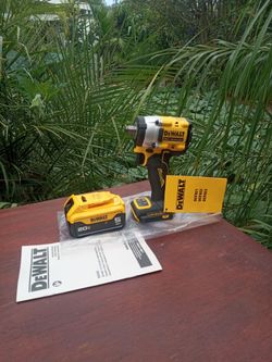 DeWalt 20 v new atomic.  Impact Wrench.   1/2".   W Battery.   5.0. AH. Lithium