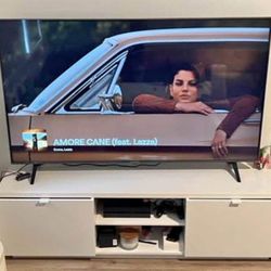 Lg 65' Ultra Hd Tv With Unit