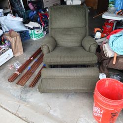 2 Swivel Recliners