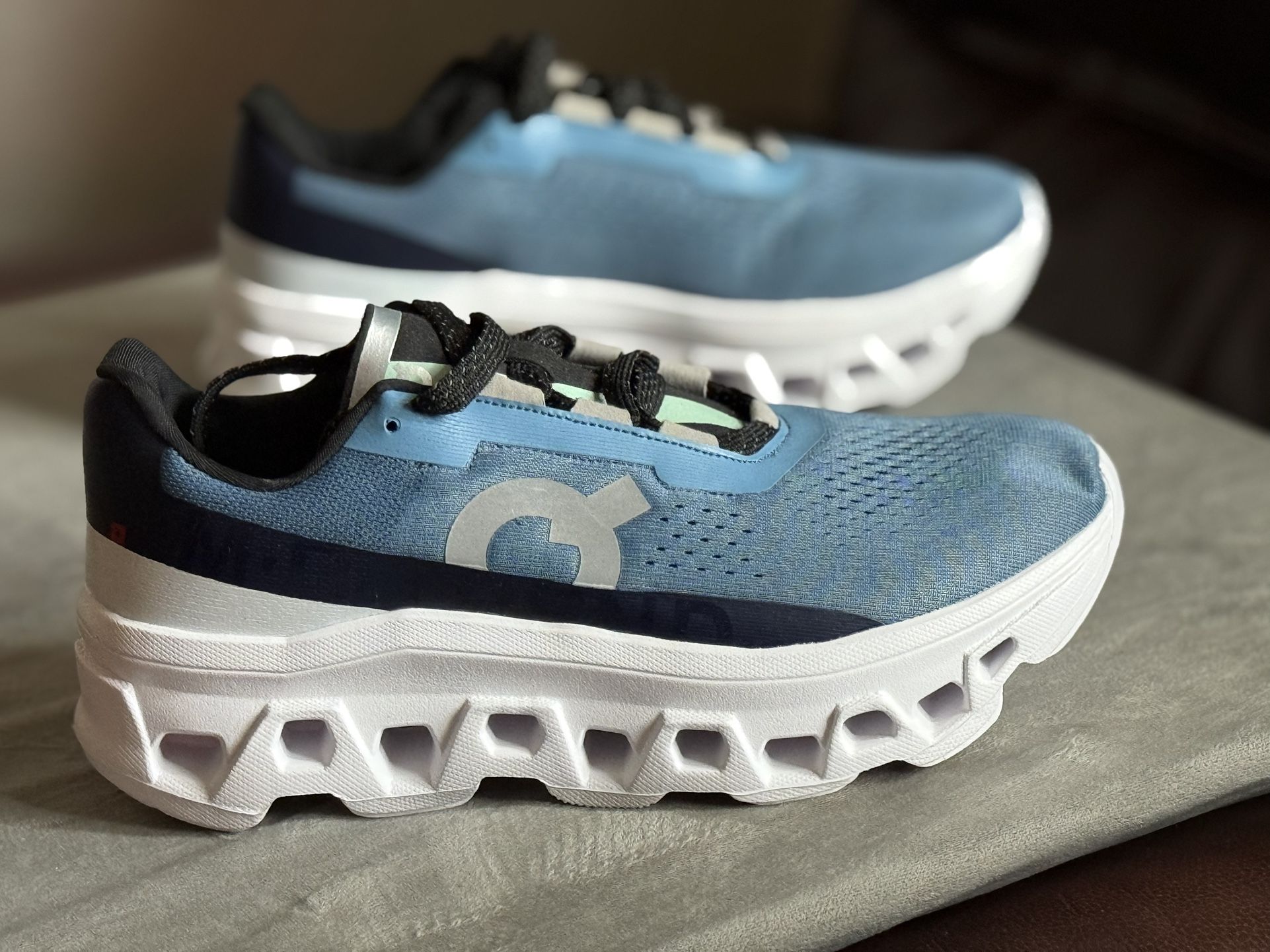 Men- ON Cloud Sneekers