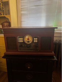 Like- New Victrola 6-in-1 Retro Record Player