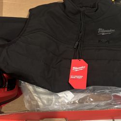 Milwaukee Heated Vest Size Xl Only Vest And Charger 