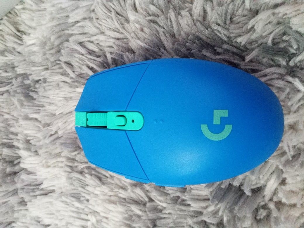 Logitech Light Weight Mouse Blue