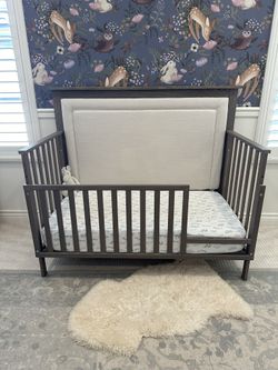 Natart High end crib - 5 in 1 convertible crib to toddler bed