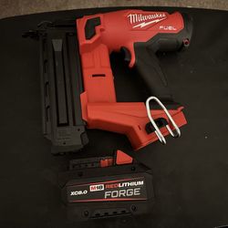Milwaukee Brad-nailer (18 GA)