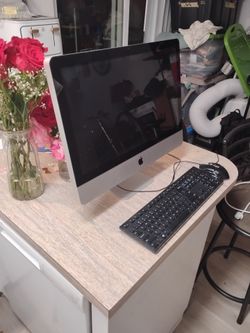 Apple MAC silver