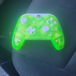 Rechargeable Xbox One Controller