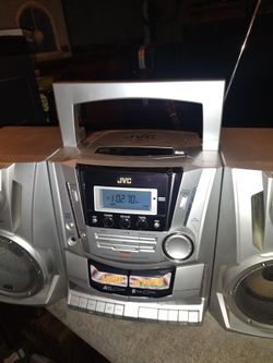 I have this JVC ghetto blaster AM FM cassette radio and stereo everything works perfect antenna is good it's very heavy very very nice and it works