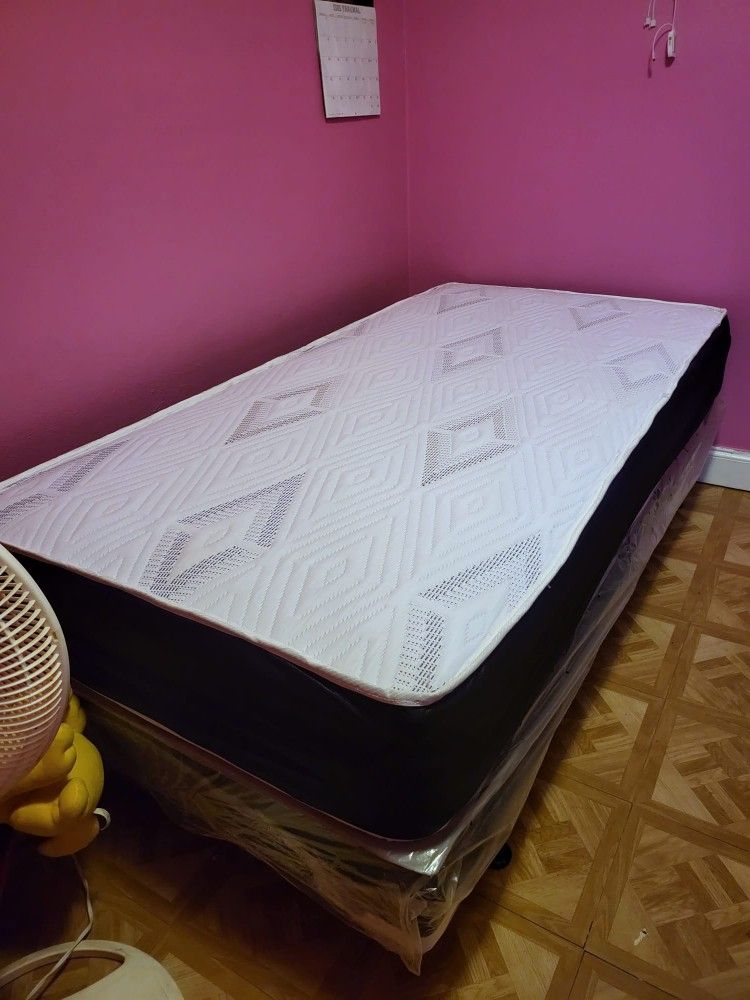 NEW TWIN-SIZE MATTRESS AND BOX SPRING 🆕️