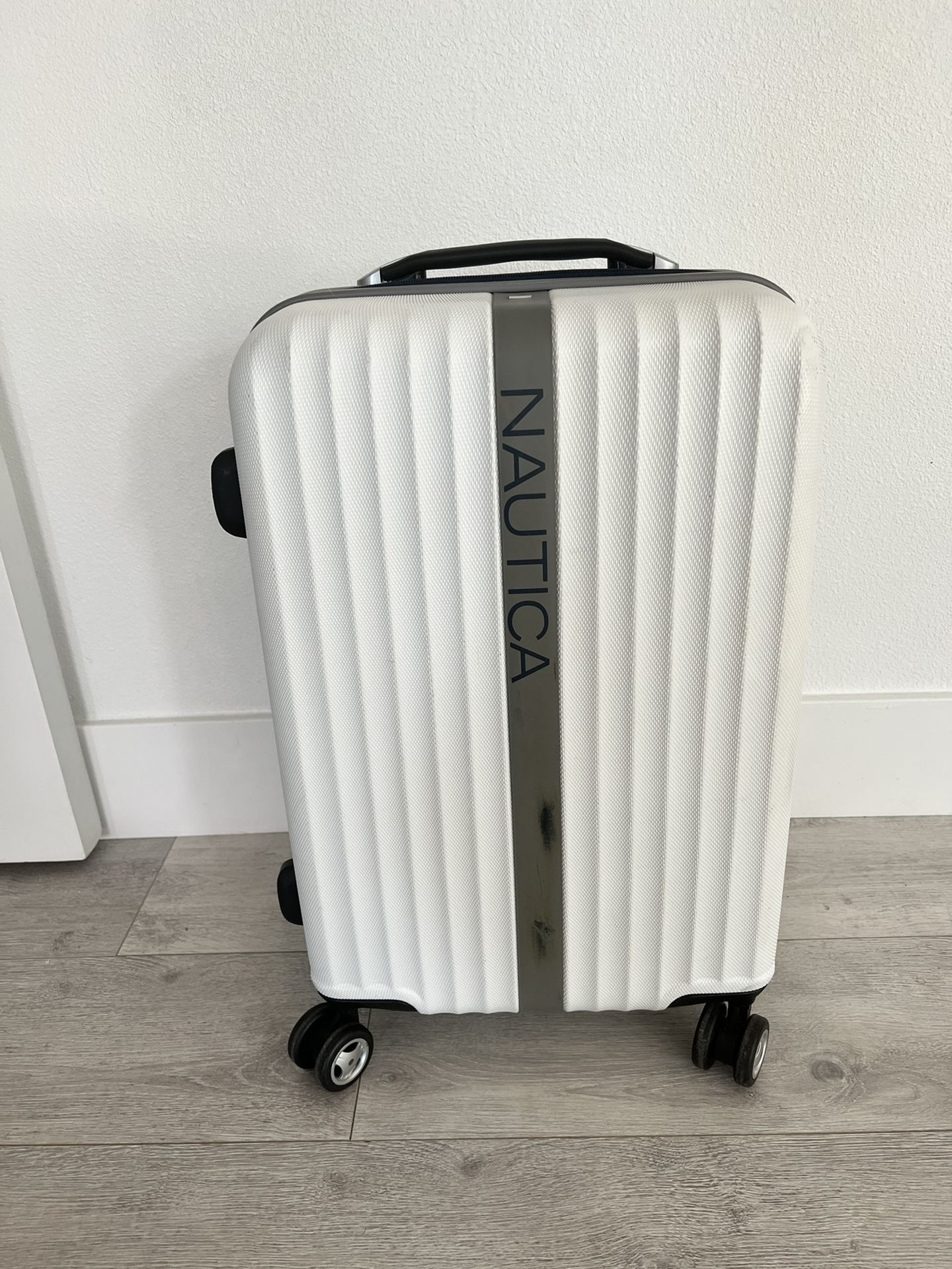 Nautica White Hard Shell Case Suit Case Suitcase Baggage Luggage Carry