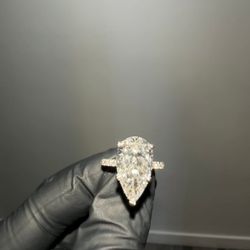 14k Pear Diamond Ring 