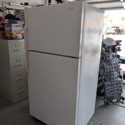 Magic Chef Refrigerator 20 cu ft