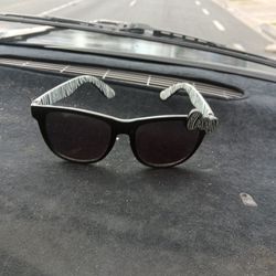 HELLO KITTY zebra sunglasses